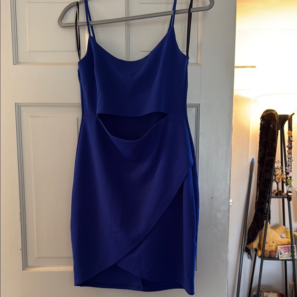 🌸 Spring Sale 🌸 Lulu’s Blue Asymmetrical Dress